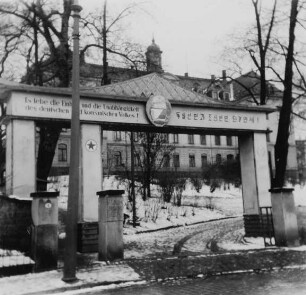 Eingang zum Maxim-Gorki-Heim