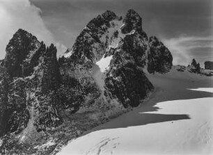 Mount-Kenya-Massiv : Gipfel Point John (links) und Nelion-Gipfel (rechts) im Mount-Kenya-Massiv