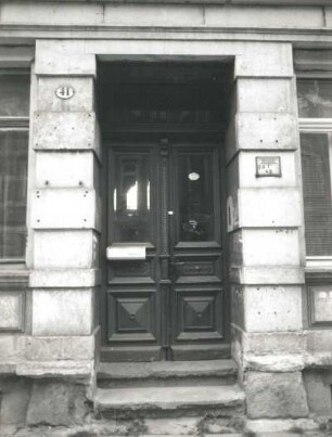 Dresden-Pieschen, Robert-Matzke-Straße 41. Wohnhaus (um 1900). Portal