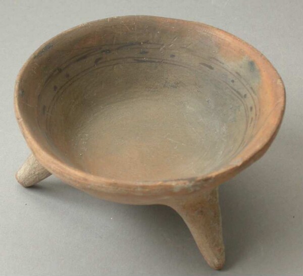 Tripod bowl made of clay