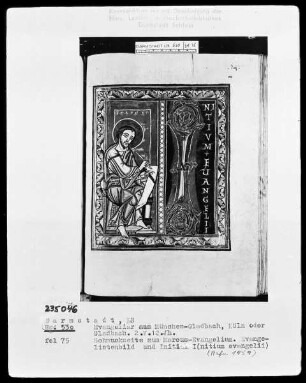 Evangeliar mit Capitulare aus Gladbach — Evangelistenbild Markus mit Initiale I (ntitium Evangelium), Folio 75 recto