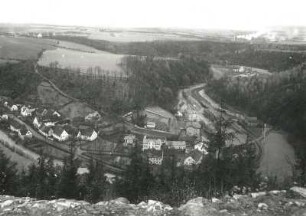 Blick ins Müglitztal auf Weesenstein : Weesenstein. Ansicht des Ortes über die Müglitz von Südosten gegen Falkenhain