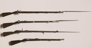 v.o. nach u.: Französisches Gewehrmodell aus Suhl; Oesterreichisches Lorenzgewehr; Preußisches Zündnadelgewehr; Infanteriegewehr