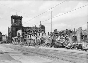 Antonsplatz, Wallstraße : Dresden-Altstadt. Die zerstörte Markthalle, im Hintergrund das Telegrafenamt