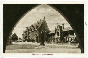 Meißen. Kornhaus, Verbindungsgang,Albrecht-Denkmal