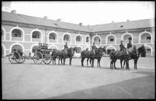 Theresienstadt. Bespanntes und bemanntes Geschütz