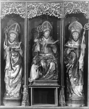 Flügelaltar : Flügelaltar. Holz, geschnitzt, gefaßt (nach 1518). Mittelschrein mit männlichen Heiligen. Brombachtal, Pfarrkirche