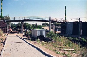 Bahnhof Gartenholz: Fußgängerbrücke im Bau, 20. August 2009