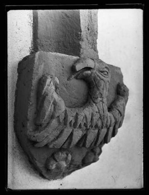 Konsolstein am Bogenfries der Westseite des Kirchturms der Stiftskirche: Wertheimer Wappen