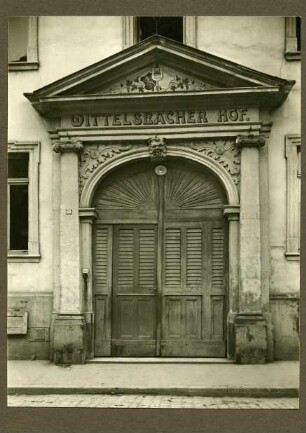 Wittelsbacher Hof, Ludwigsstr. 40 ehem. Eußerthaler Hof. Tor, Kopf als Schlußstein