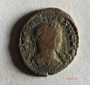 Römische Münze, Nominal Follis, Prägeherr Constantinus I. für Constantinus II., Prägeort Trier, Original