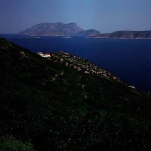 Kyra Panagia. Blick auf das Inselkloster im Norden