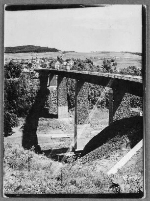 Saalburg mit der neuen Brücke