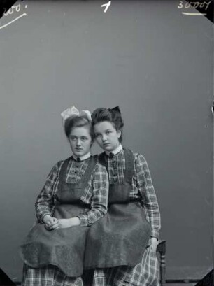 Helene von Tschirsky und Bögendorf und Freundin