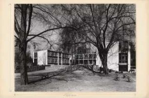 Evangelische Schule, Berlin-Frohnau: Blick in den Hof von rechts