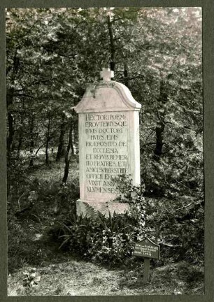 Waldfriedhof, Grabstein