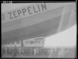Luftschiff "Graf Zeppelin" : Landung auf dem Flugplatz Staaken bei Berlin am 25.8.1930