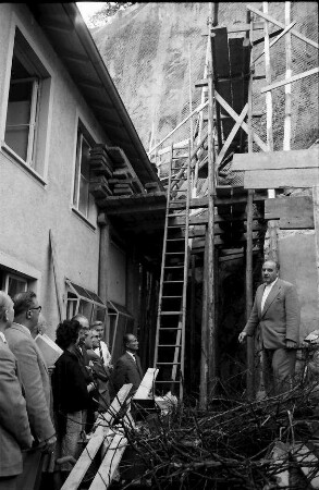 Freiburg: Bauausschuss des Stadtrates besichtigt Felsen am E-Werk am Schlossberg