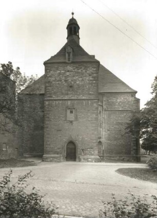 Nienburg (Saale). Schloßkirche, ehemalige Klosterkirche. Westfront mit Kirchturm
