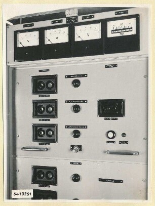 10-kW-Fernsehsender Nr. 507, Schrank B18 oben, Frontansicht geschlossen, Foto 1954