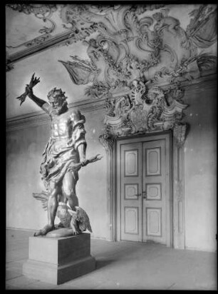 Rastatt Schloss Innenansicht Corps de logis Beletage / Antisala Statue des Jupiters, von Johann Jakob Vogelhund 1723 aufgestellt, im Hintergrund Tür zum Ahnensaal