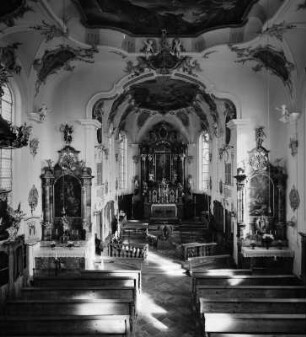 Dürrlauingen. Katholische Pfarrkirche Sankt Vitus und Nikolaus (1768). Inneres zum Altar