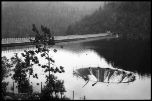 Edland: Überlauftrichter im Stausee