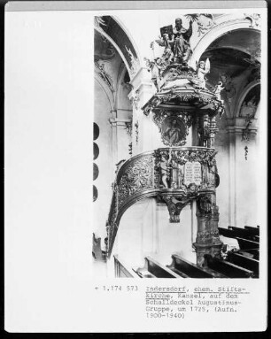 Kanzel und Schalldeckel mit Augustinergruppe