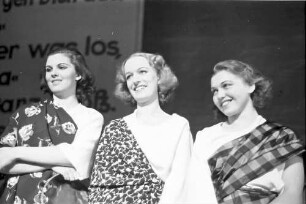 Plaza: Köpfe der Girls; Tschaikowsky