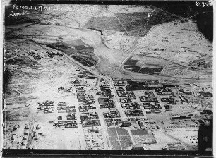 Bir-Saba [Beer Sheva; Beersaba; Berscha; Bir Saba; Beersheba; Beer Scheva; Berseba; Birsaba] Pfeil nach NW Bildbasis W