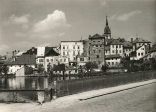 Jindřichův Hradec (Neuhaus). Blick über den Teich Malý Vajgar auf die Stadt