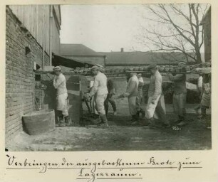 Foto vom Verbringen der ausgebackenen Brote zum Lagerraum