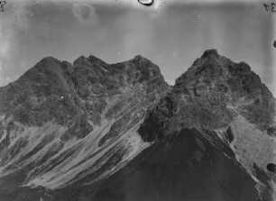 Berggipfel : Vorderer und Hinterer Gipfel des Großen Wilden (ca. 2360 m) vom Himmelecksattel aus gesehen.