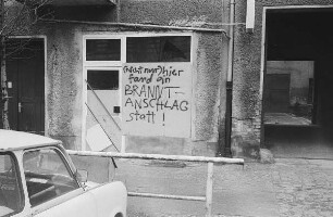 Ladengeschäft nach einem Brandanschlag