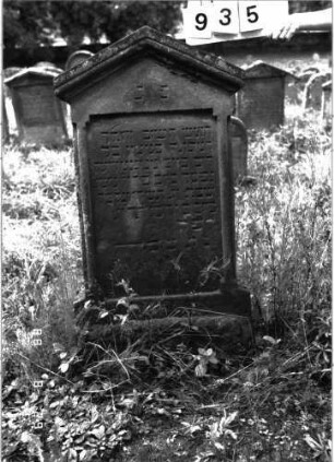 Grabstein 935 (Index: 100099186) Maße HxBxT: 118x54x10 cm: Grabstein 935
