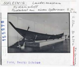 Schleswig: Landesmuseum, Nydamschiff (4. Jhd. n. Chr.)