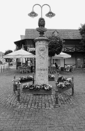 Landgrafensäule; Friedrichsdorf, Landgrafenplatz