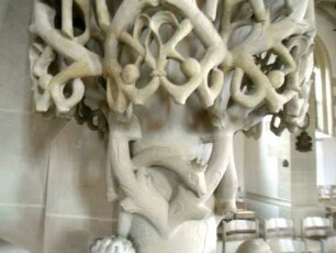 Alexanderkirche - Langhaus Innen - Steinkanzel - Ornamentik dreidimensionales Rankenwerk im Detail_01