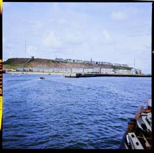 keine Beschreibung [Helgoland: Ankunft, Vordergrund Ausbootung an Landungsmole]