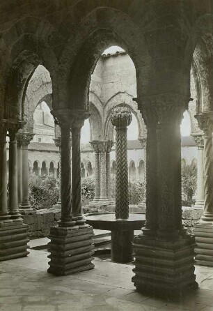 Monreale, Brunnen im Kreuzgang : Italien. Sizilien. Monreale, Brunnen im Kreuzgang