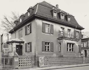Mylau, Ehemalige Fabrikantenvilla : Mylau (Göltzschtalkreis), ehemalige Fabrikantenvilla, Netzschkauer Straße 50, um 1910, Straßenansicht mit Hauseingang