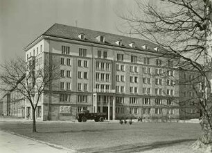 Dresden, Blochmannstraße 1. Wohnhaus, Kopfbau der Wohnzeile Blochmannstraße 1-9 (1954-1955; W. Hänsch)