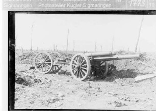 Feldhaubitze 10,5 cm auf dem Schlachtfeld
