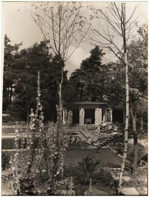 Garten Westermann, Hamburg-Blankenese: Schwimmbecken und Gartenhaus