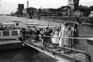 Fahrt auf dem städtischen Motorschiff "Friedrich Töpper" für Gäste der Stadtverwaltung.