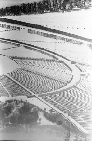 Olympia Stadion: Dietrich Eckhart Bühne im Schnee
