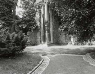 Denkmal für die Gefallenen des 1. Weltkrieges : Denkmal für die Gefallenen des 1. Weltkrieges. Stein, Metall (nach 1918). Olbernhau, Kirchhof