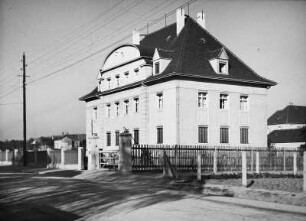 Coswig, Moritzburger Straße 4. Mehrfamilienhaus (um 1930)