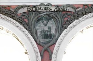 Hände und Kirchengebäude