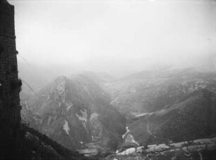 Acheronschlucht : Blick in die Schlucht des Acheron Flusses und über das angrenzende Gebirge